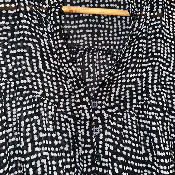 Black and White Patterned Blouse - Picture 3 of 3